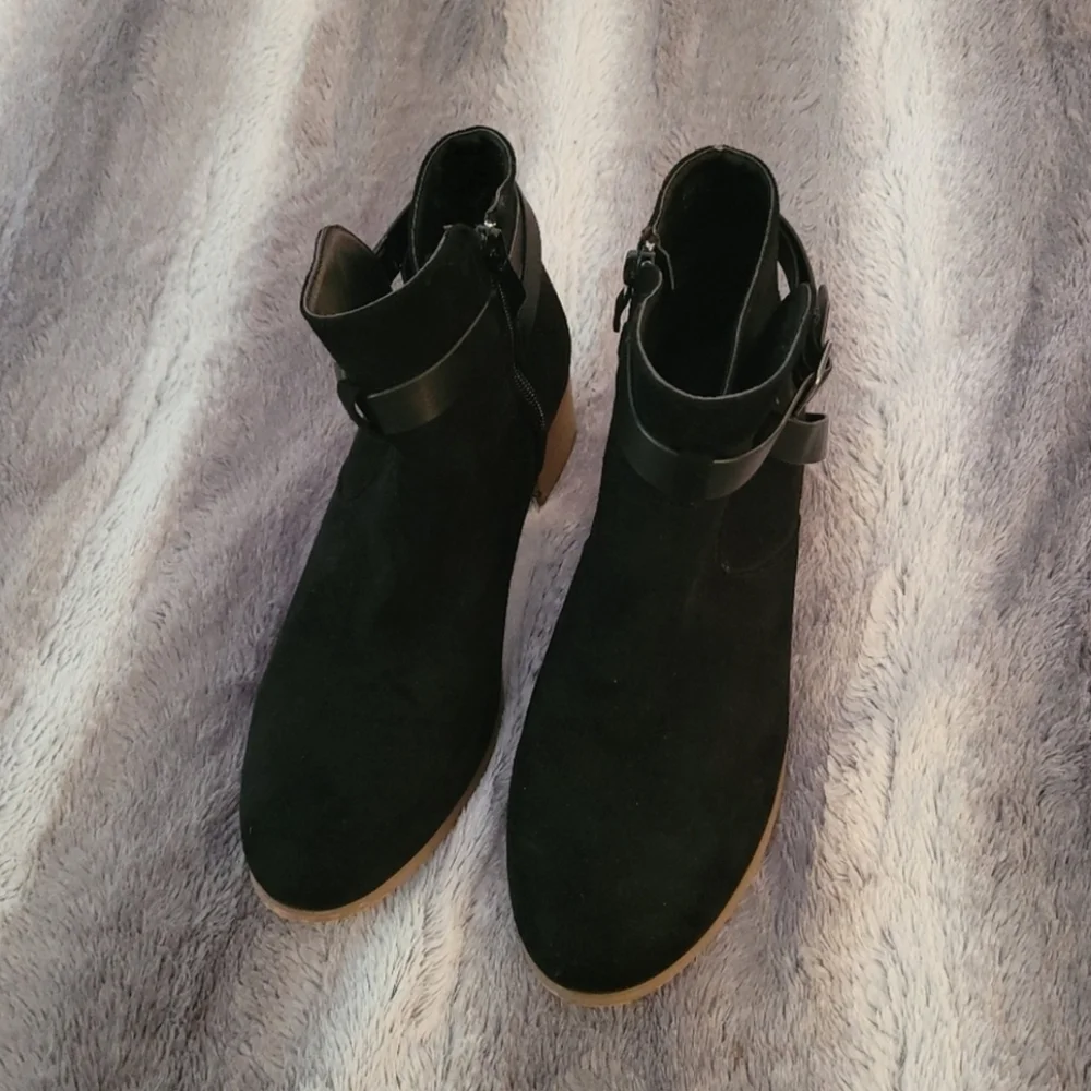 Journee collection boots size 9